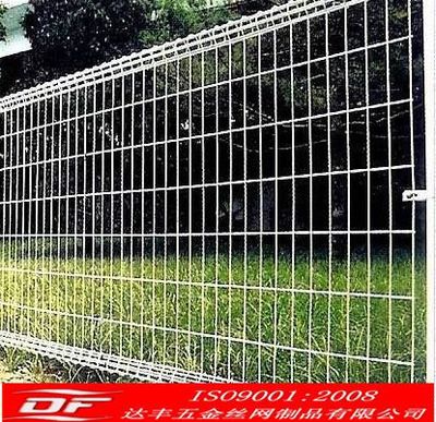 雙圈護(hù)欄網(wǎng) 現(xiàn)代安全防護(hù)的堅固屏障